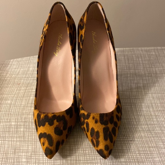 Elizabet Lang leopard pumps, size 9, brand new. With box - Picture 1 of 4